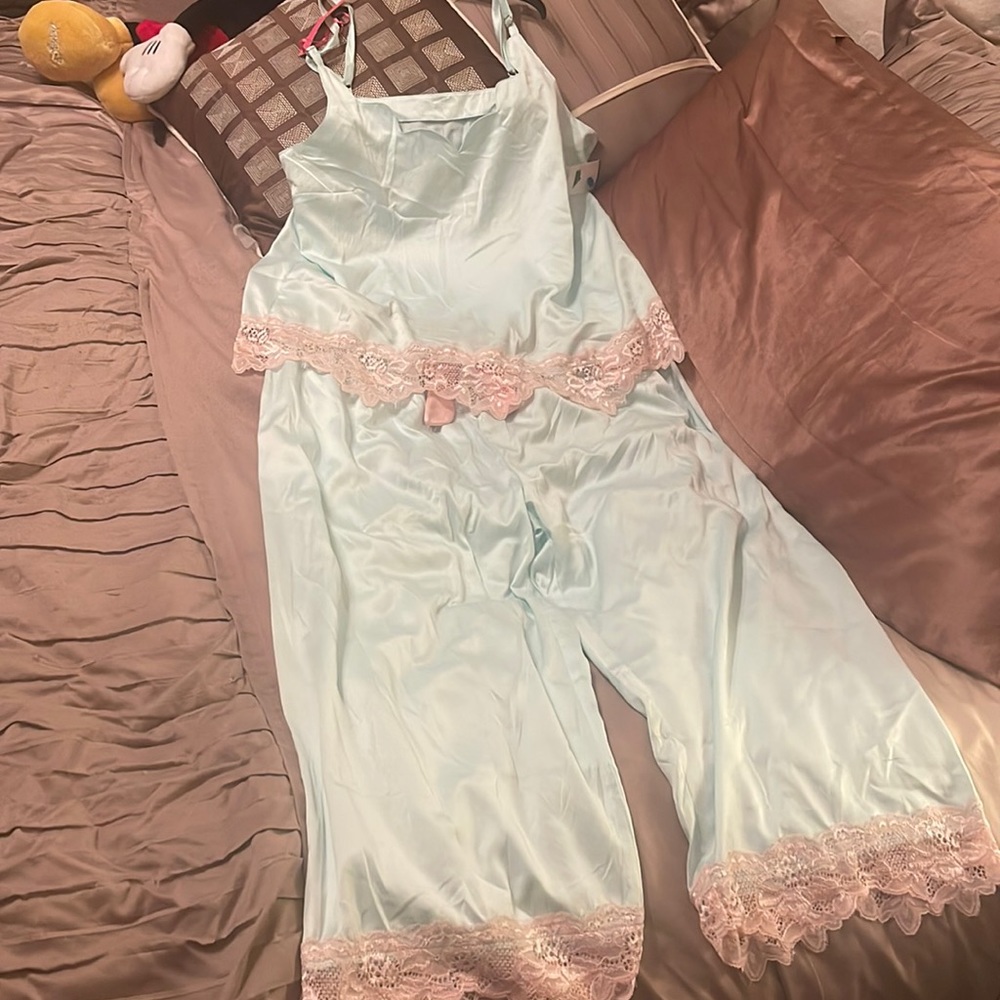 Silky pajamas from the Macbeth Collection Size Large